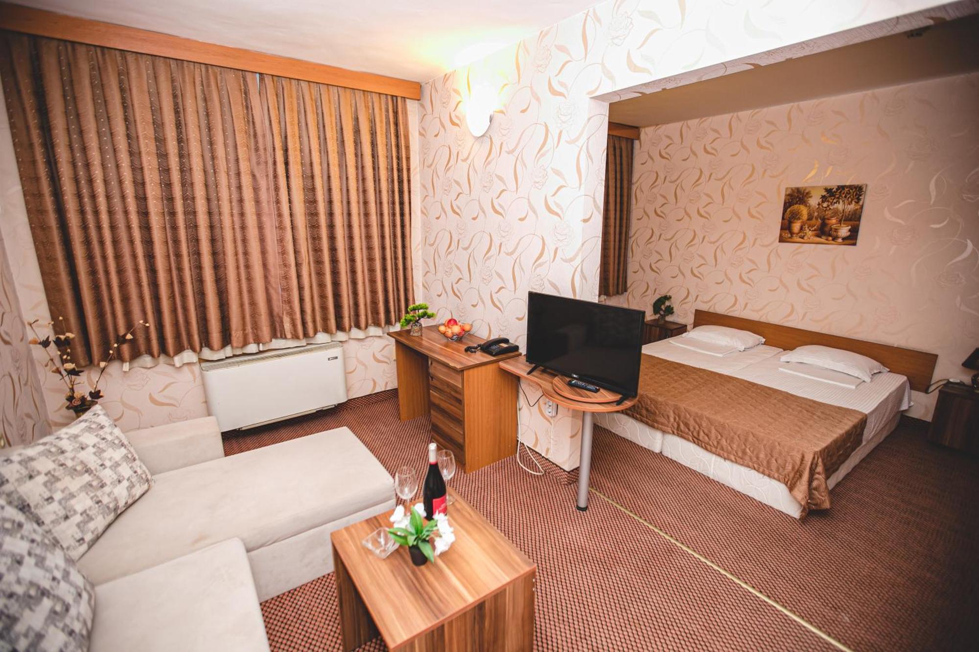 Rodopi Hotel Haskovo Exterior foto