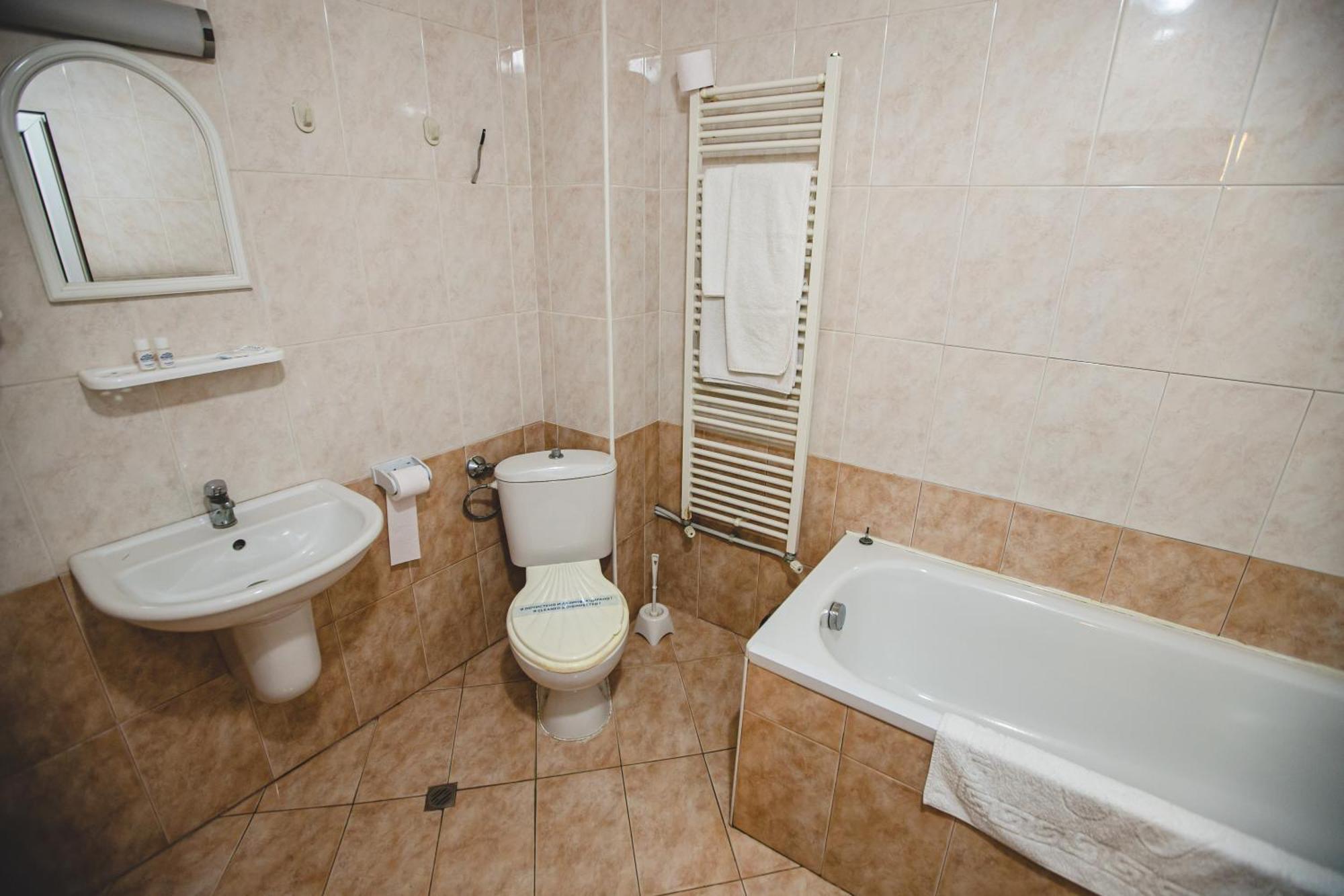 Rodopi Hotel Haskovo Exterior foto