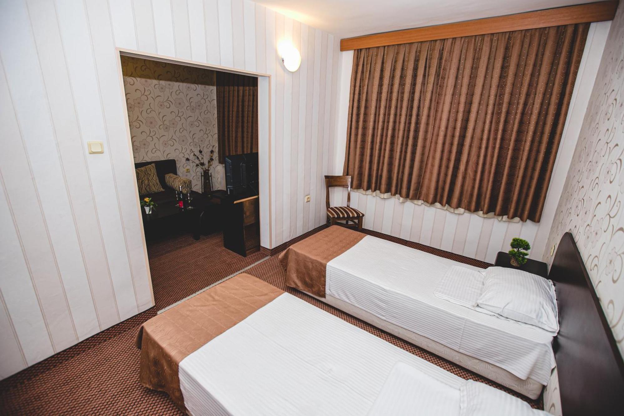 Rodopi Hotel Haskovo Exterior foto
