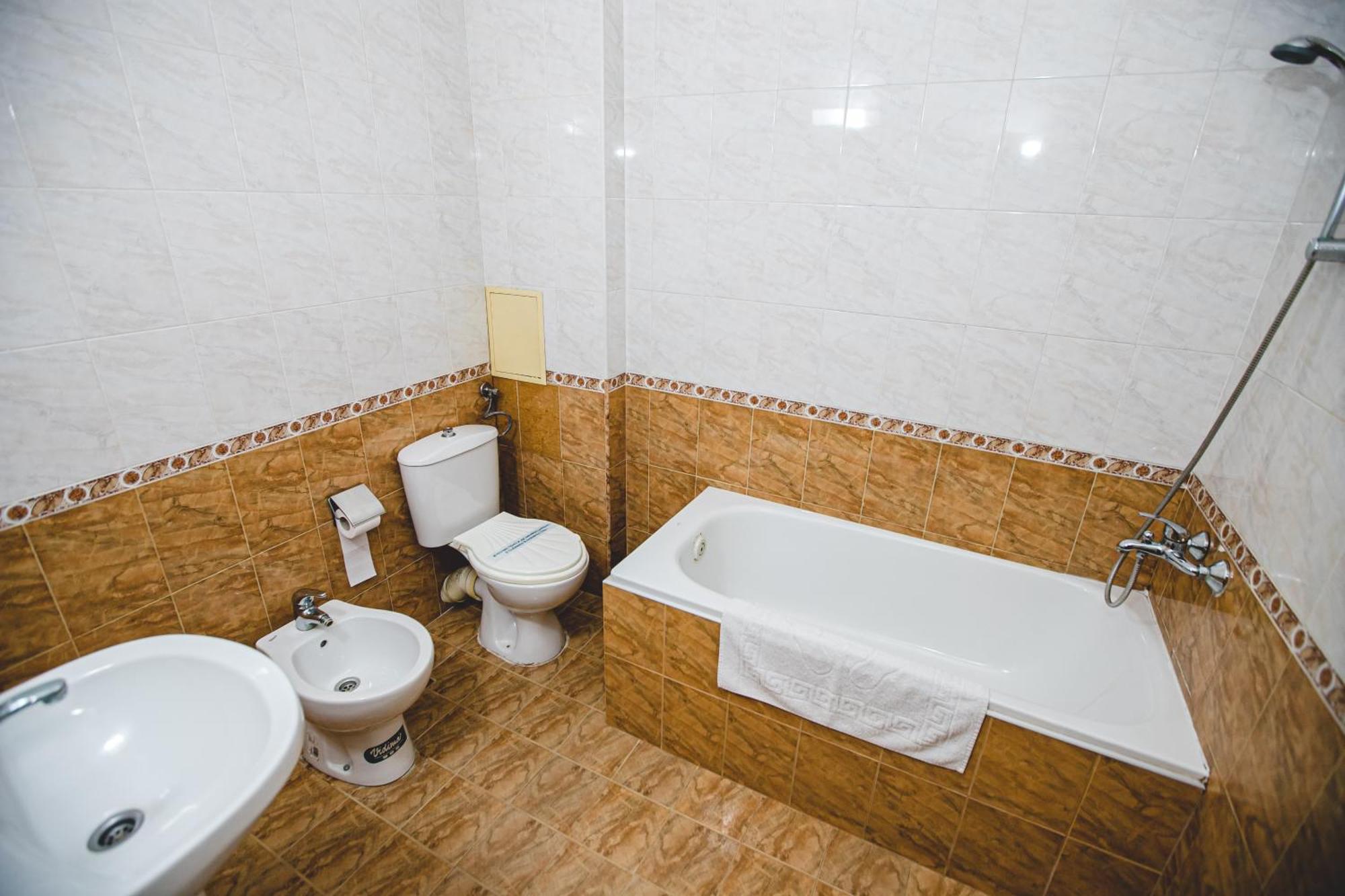 Rodopi Hotel Haskovo Exterior foto