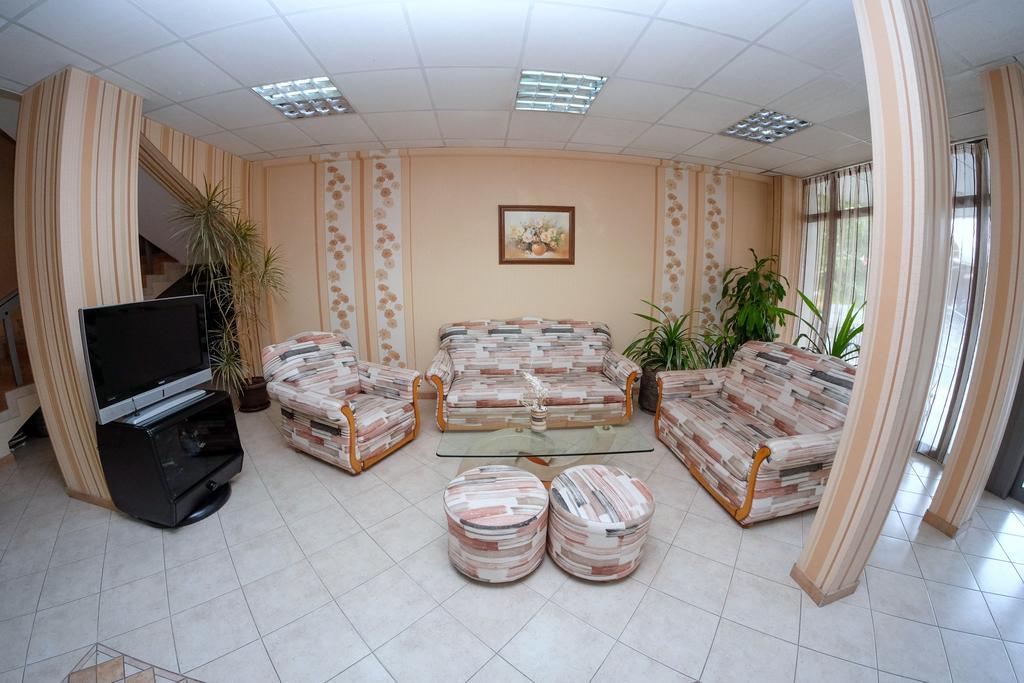 Rodopi Hotel Haskovo Exterior foto