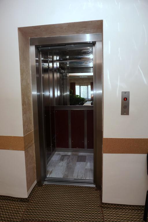 Rodopi Hotel Haskovo Exterior foto