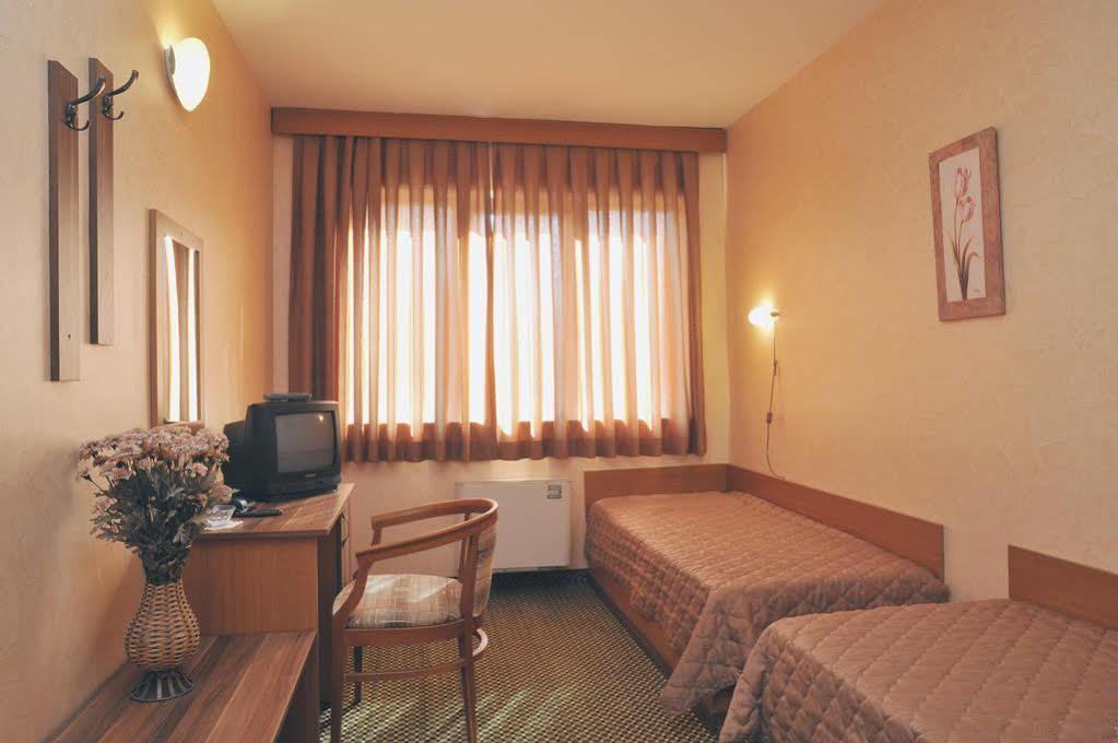 Rodopi Hotel Haskovo Exterior foto