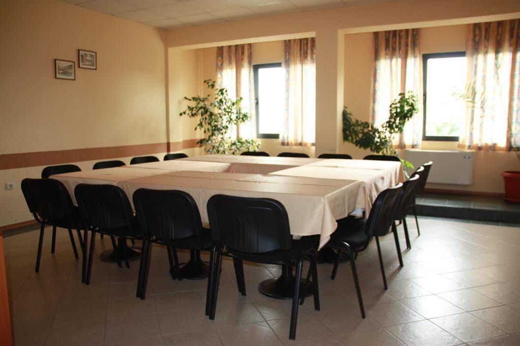 Rodopi Hotel Haskovo Exterior foto