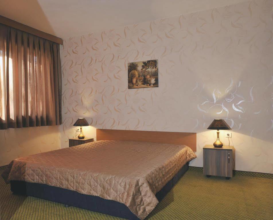 Rodopi Hotel Haskovo Exterior foto