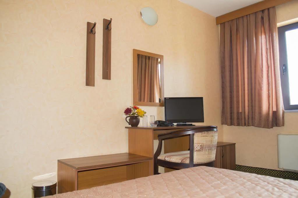 Rodopi Hotel Haskovo Exterior foto